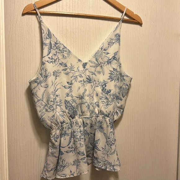 Gilli Millie Peplum Cami - Picture 4 of 6